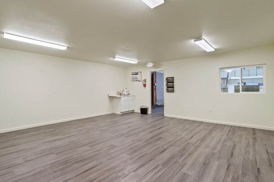 More Photos Of 13840-14320 N Beckman Rd, Lodi Warehouse For Lease