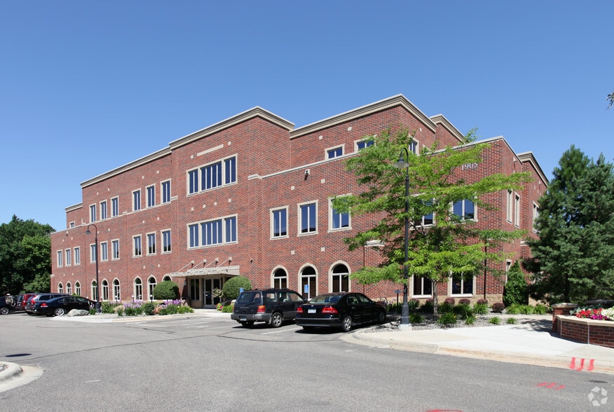 More Photos Of 1903-1907 E Wayzata Blvd, Wayzata Unknown For Lease