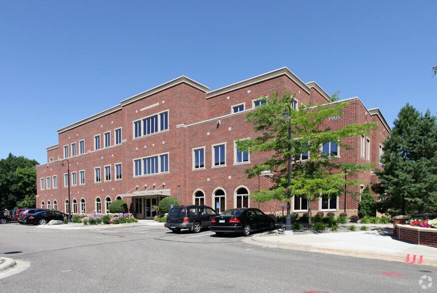 More Photos Of 1903-1907 E Wayzata Blvd, Wayzata Unknown For Lease