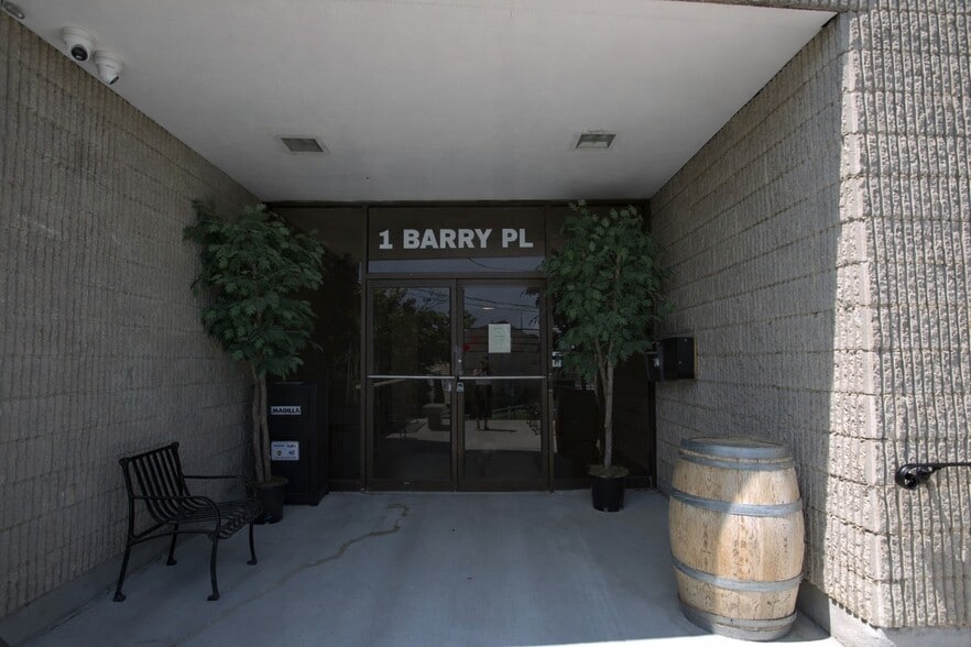 Primary Photo Of 1 Barry Pl, Stamford Light Manufacturing For Lease