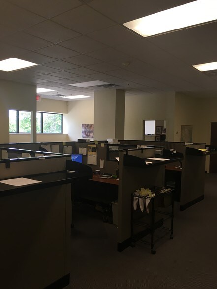 More Photos Of 400 Riverwalk Pky, Tonawanda Light Manufacturing For Lease