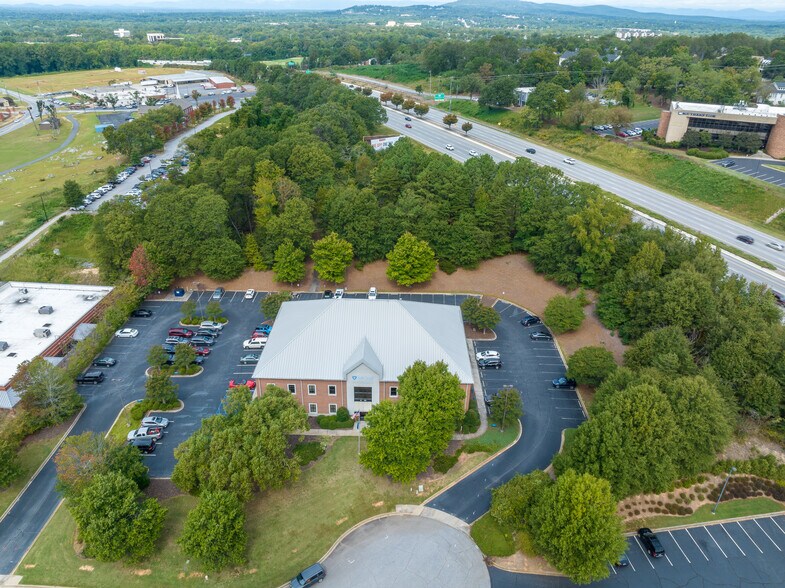 More Photos Of 47 Airpark Ct, Greenville Office For Lease
