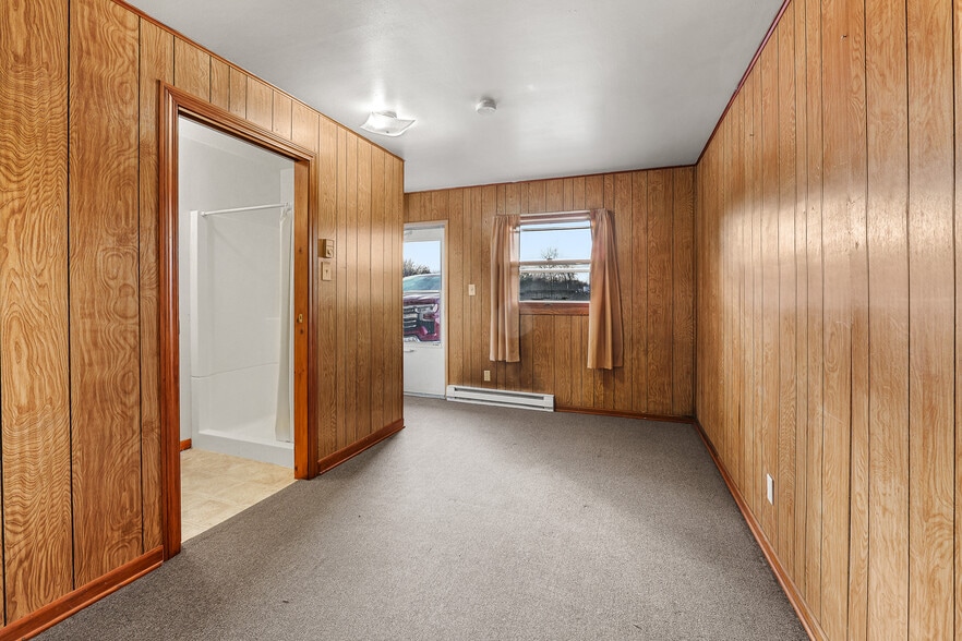 More Photos Of 4991 Arthur Rd, Slinger Hotel For Sale