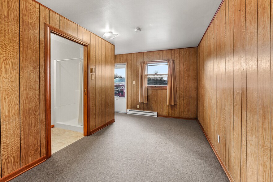 More Photos Of 4991 Arthur Rd, Slinger Hotel For Sale