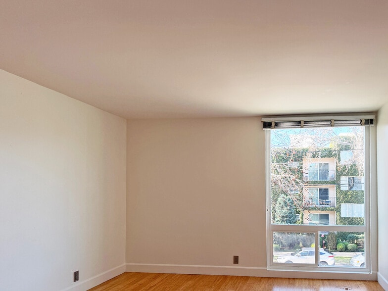 More Photos Of 901 Ocean Ave, Santa Monica Apartments For Sale