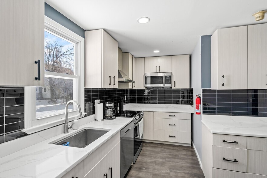 More Photos Of 17-19 Silver Ln, East Hartford Apartments For Sale