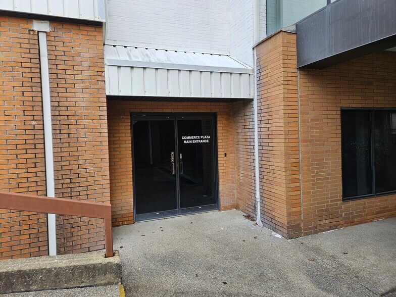 More Photos Of 113 W Public Sq, Glasgow Office For Sale