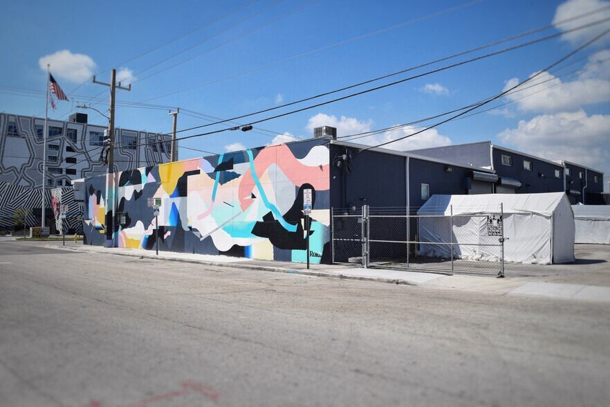 More Photos Of 301-311 NW 28th St, Miami Showroom For Lease
