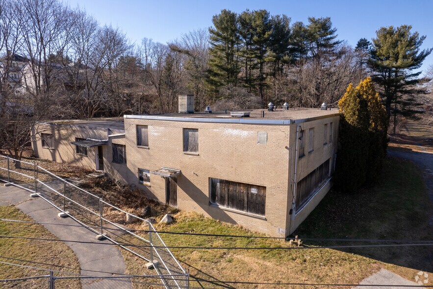 More Photos Of 33 Division St, Manville Schools For Lease