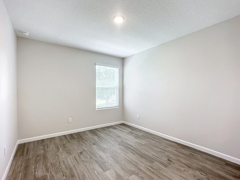 More Photos Of 6421 Breezy Oaks Way, Jacksonville Apartments For Sale