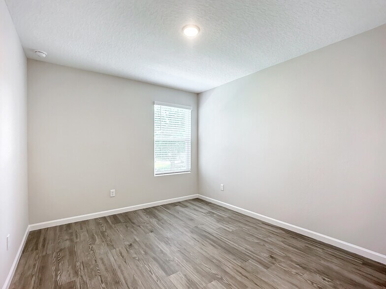 More Photos Of 6421 Breezy Oaks Way, Jacksonville Apartments For Sale