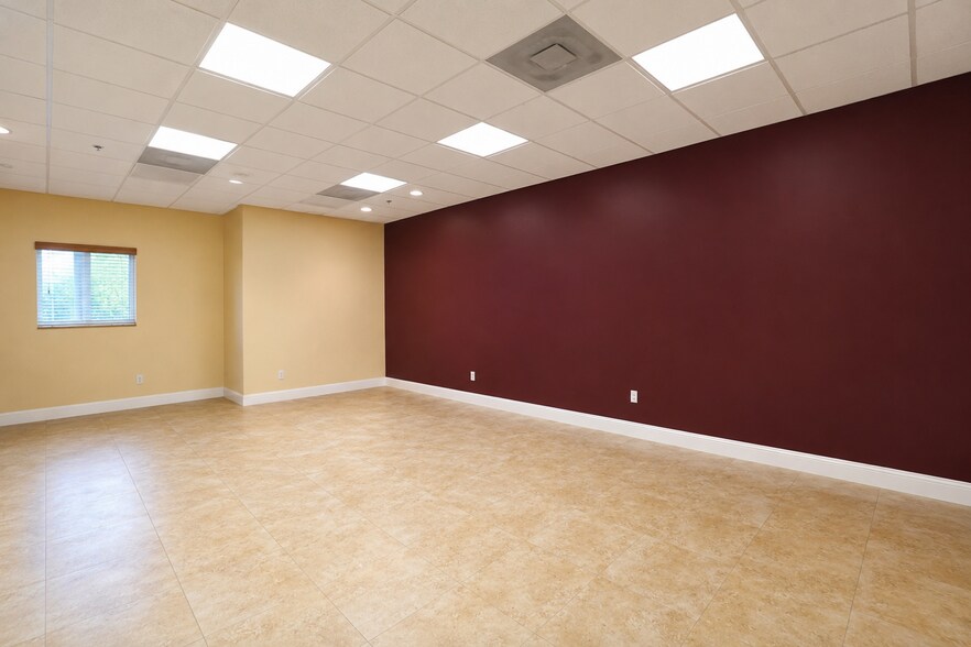 More Photos Of 20841 Johnson St, Pembroke Pines Warehouse For Lease
