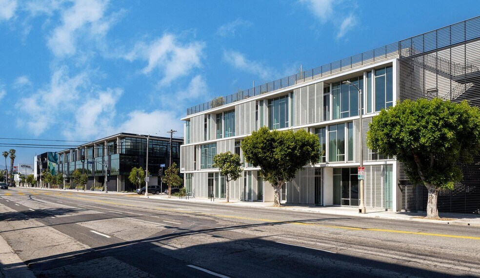 More Photos Of 3000 Crenshaw Blvd, Los Angeles Office For Lease