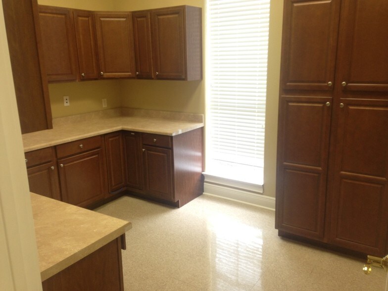 More Photos Of 2053 Fountain Professional Ct, Navarre Medical For Sale