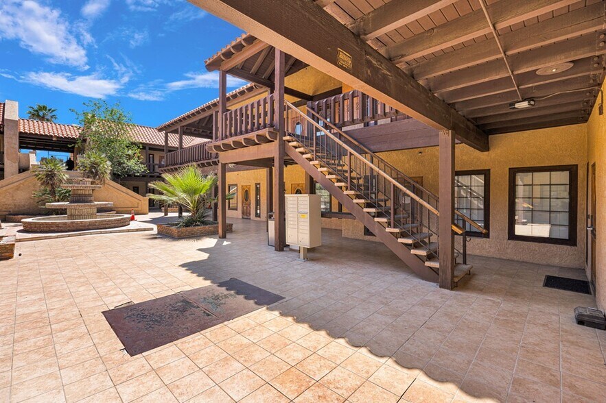 More Photos Of 222 E Main St, Barstow Office For Sale