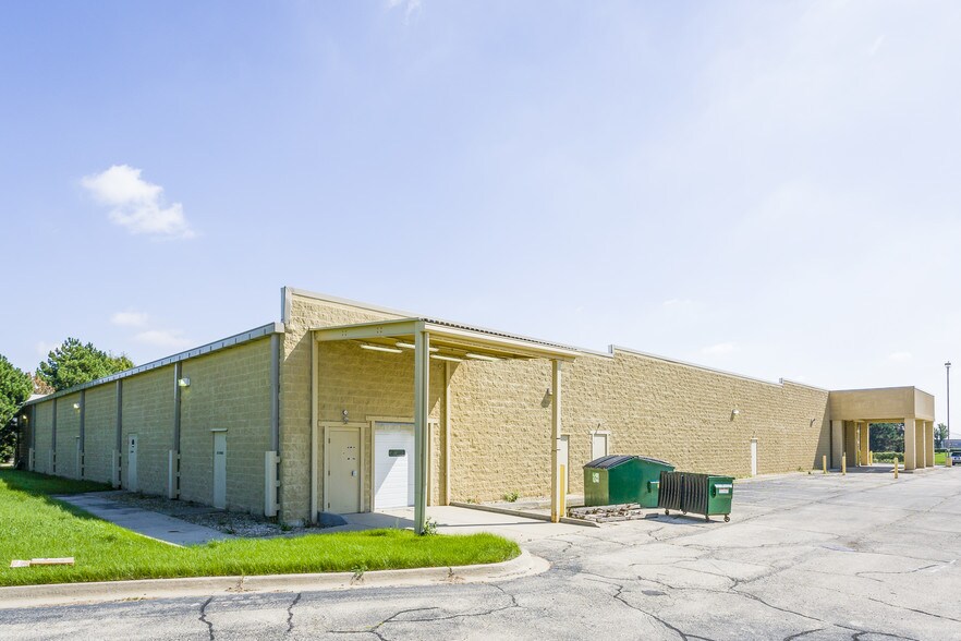 More Photos Of 3880 E Main St, St Charles Freestanding For Sale