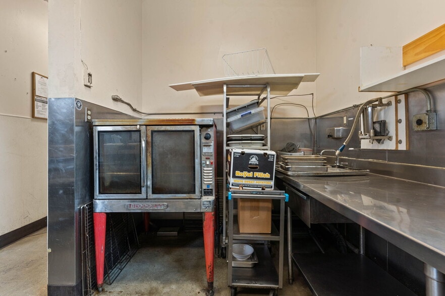 More Photos Of 102 S 1st Ave, Sandpoint Storefront Retail Office For Sale