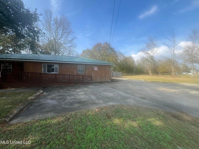 More Photos Of 10267 Boney Ave, D'Iberville Office For Sale