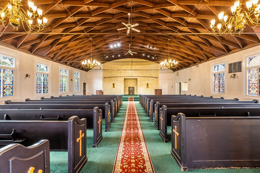 More Photos Of 632 W Stocker St, Glendale Religious Facility For Sale