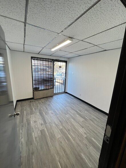 More Photos Of 902-924 S Peak St, Dallas Flex For Sale