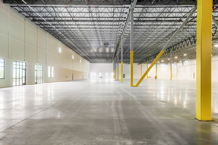 More Photos Of 8470 Launch Pt, Colorado Springs Warehouse For Lease
