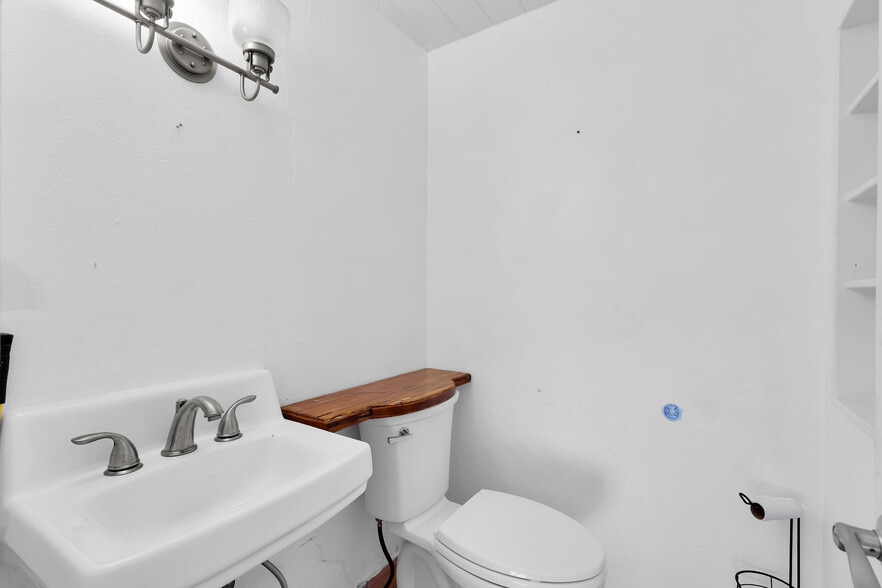 More Photos Of 1011 Truman Ave, Key West Apartments For Lease