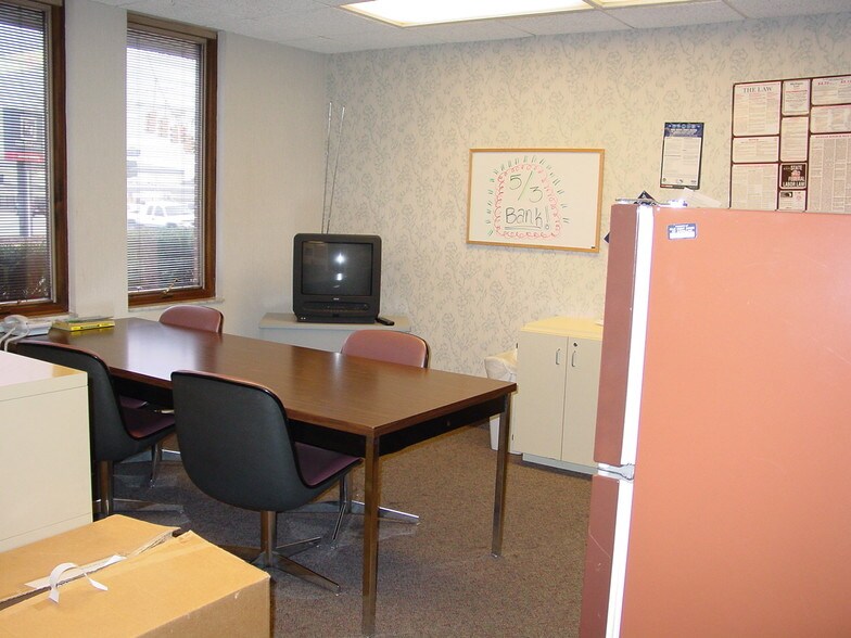 More Photos Of 1219 N Mitchell St, Cadillac Bank For Lease