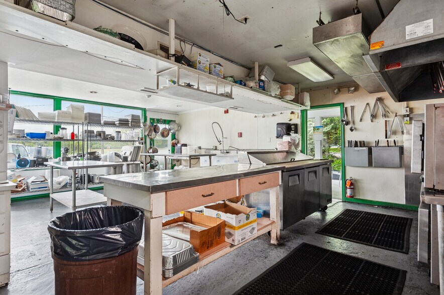 More Photos Of 590 County Road 39, Southampton Flex For Sale