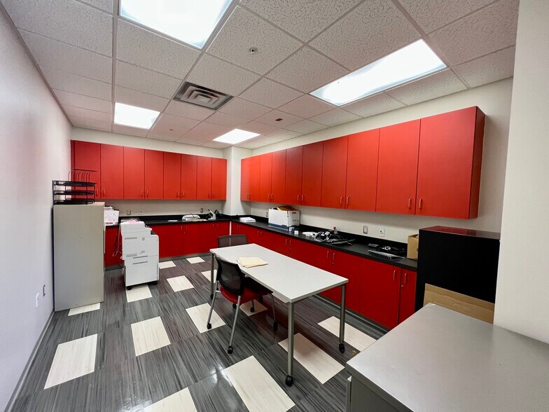 More Photos Of 220 N Sara Rd, Oklahoma City Service For Lease