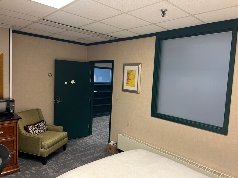 More Photos Of 136 Center St, Old Town Office For Sale