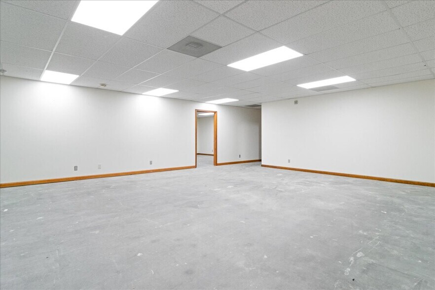 More Photos Of 331 Kimber Ln, Evansville Office For Lease