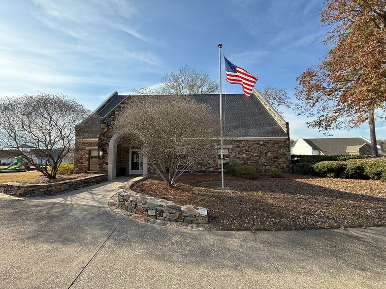 More Photos Of 204 Griffin Park Dr, Birmingham Office For Sale