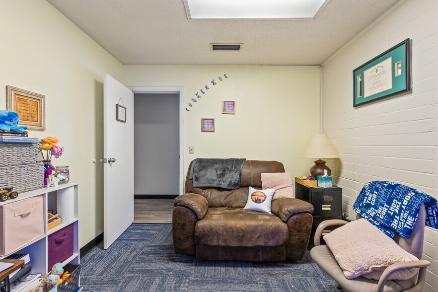 More Photos Of 260 S Marion Ave, Lake City Medical For Lease