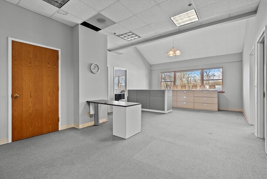 More Photos Of 24 Old Albany Post Rd, Croton-on-Hudson Medical For Lease