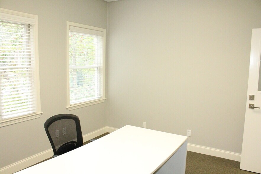 More Photos Of 400 Main St, Hilton Head Office For Lease