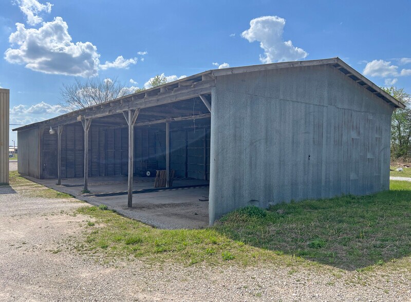 More Photos Of 5905 W US Highway 60, Republic Warehouse For Lease