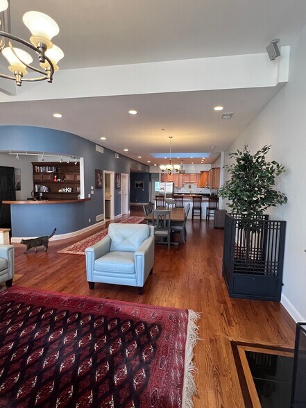 More Photos Of 418-420 E State St, Rockford Storefront For Sale