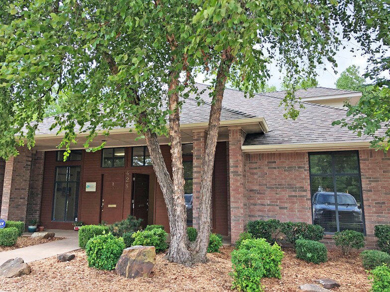 More Photos Of 428 W 15th St, Edmond Office For Lease