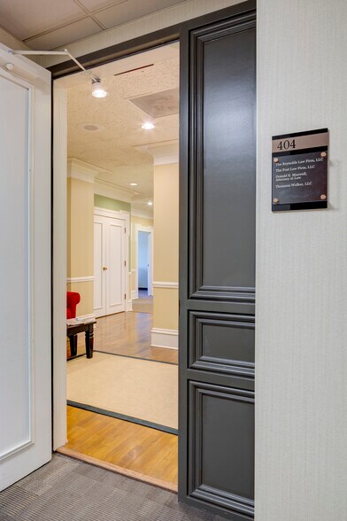 More Photos Of 4700 Belleview Ave, Kansas City Office For Lease