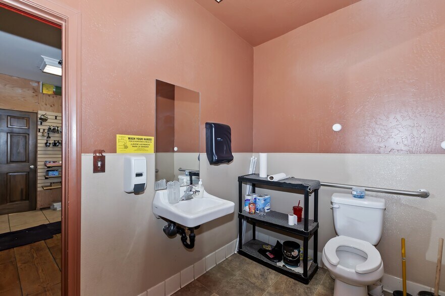 More Photos Of 40728 Village Dr, Big Bear Lake Storefront For Sale