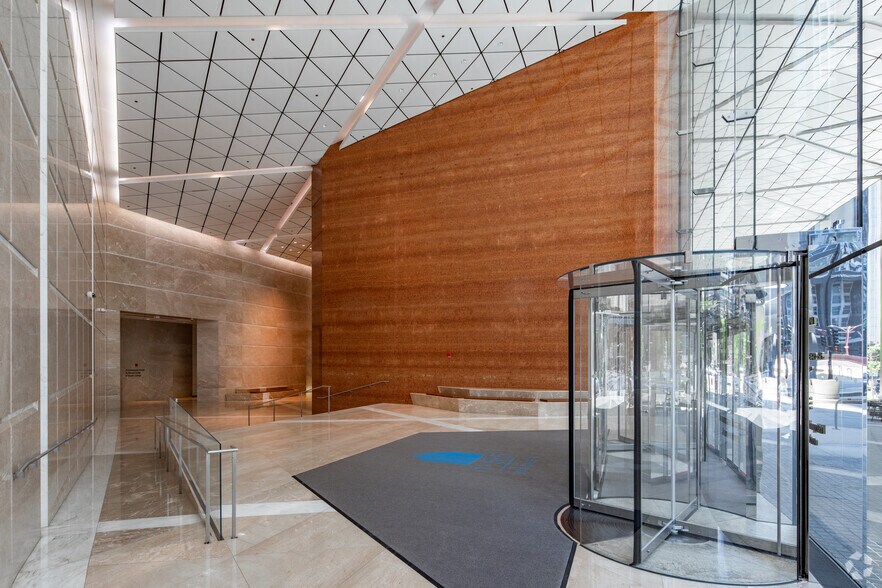 More Photos Of 155 N Wacker Dr, Chicago Office For Lease