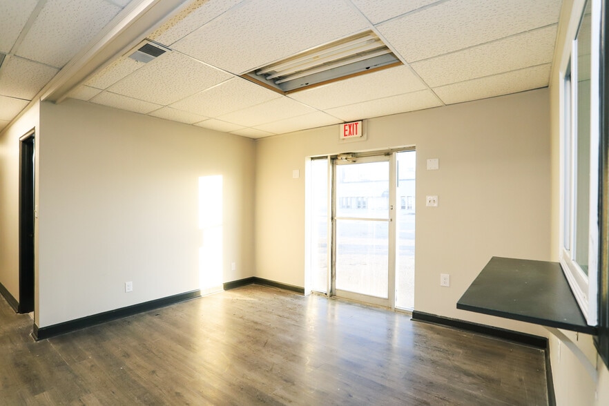 More Photos Of 1301 Fabricon Blvd, Jeffersonville Light Manufacturing For Lease