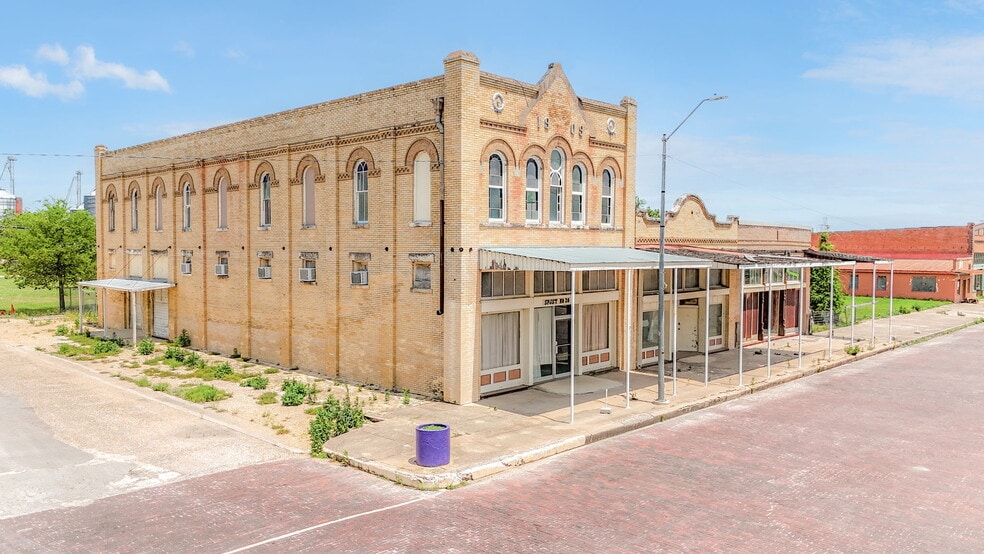 More Photos Of 112 W Davilla St, Granger General Retail For Sale