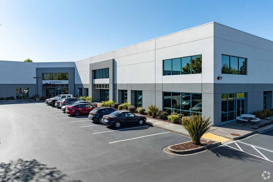 More Photos Of 1690-1740 Corporate Cir, Petaluma Light Distribution For Lease