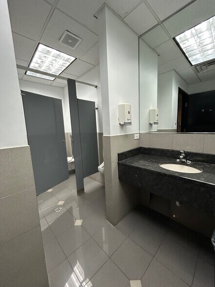 More Photos Of 3612 Lake Ave, Wilmette Medical For Lease