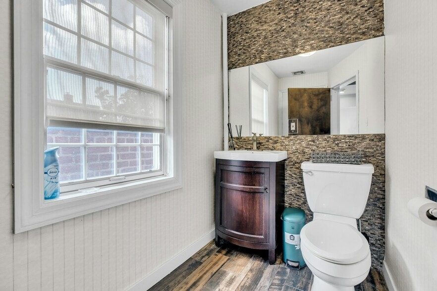 More Photos Of 139 Plandome Rd, Manhasset Medical For Sale