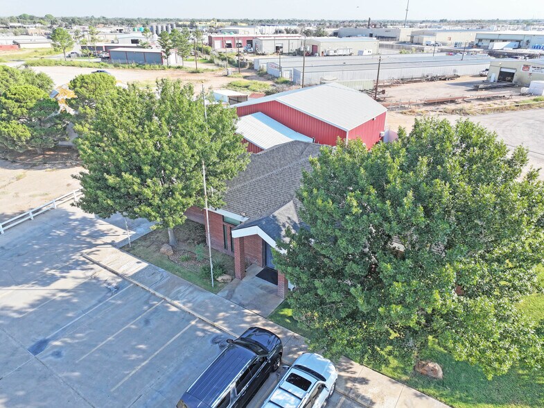 More Photos Of 327 SE Loop 338, Odessa Flex For Lease