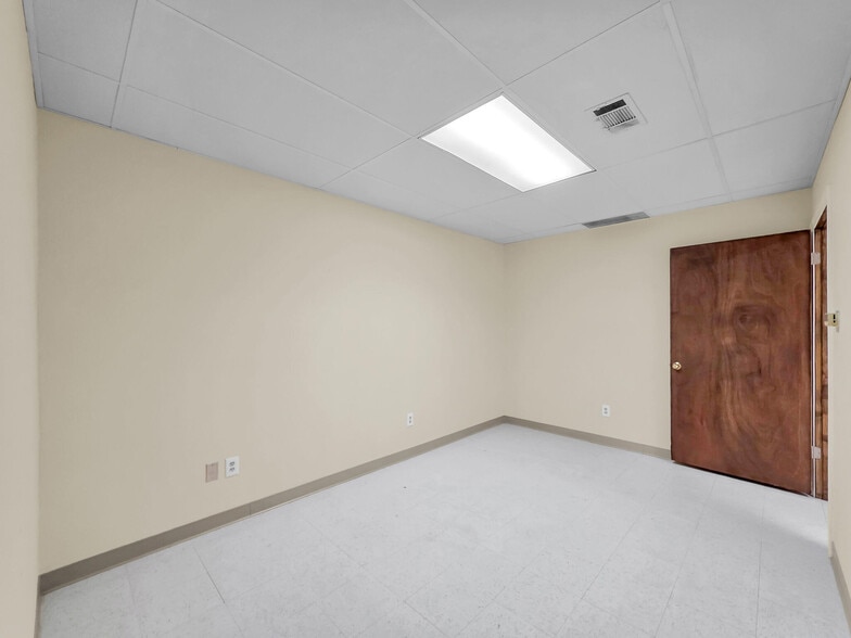 More Photos Of 5959 9th Ave, Port Arthur Specialty For Sale