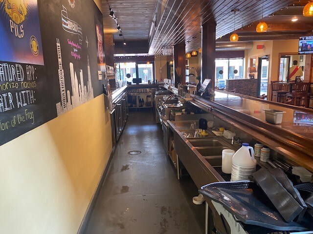 More Photos Of 1111-1113 South Blvd, Oak Park Restaurant For Lease