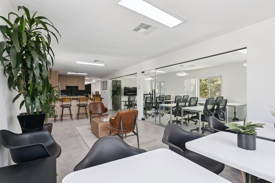 More Photos Of 203-215 N Victory Blvd, Burbank Office For Lease